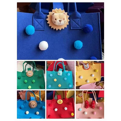 Felt tote bag with toy 3 1